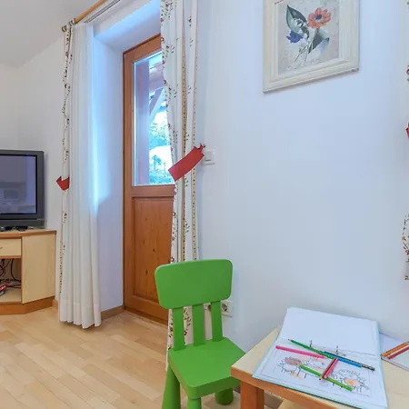 Alpine Retreat Gaja - Happy